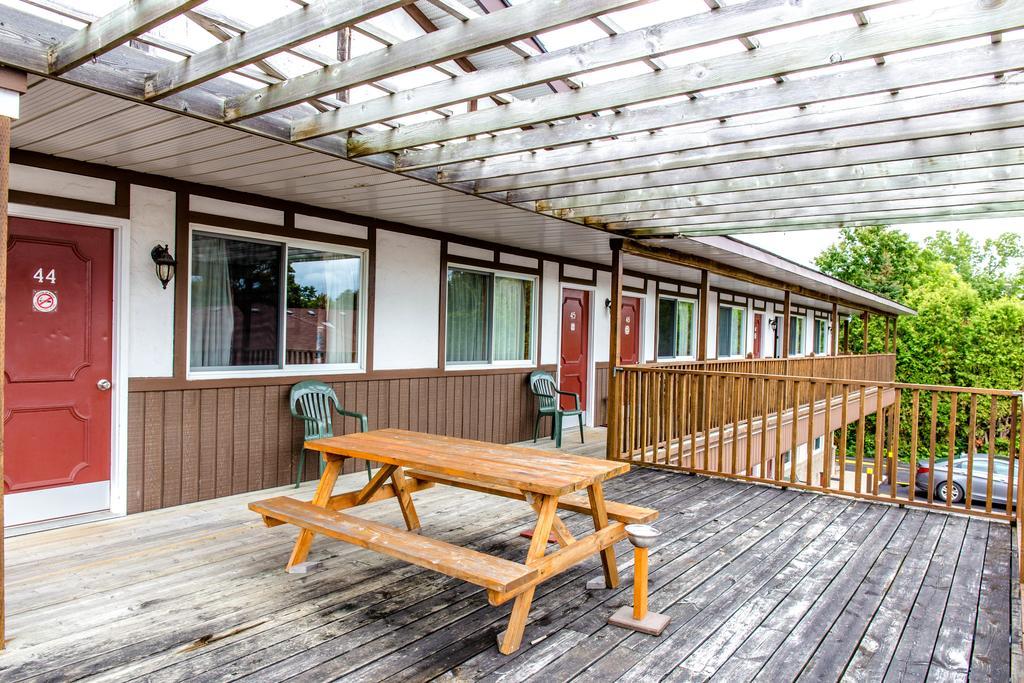 Cedar Lodge Motel Goderich Exterior foto